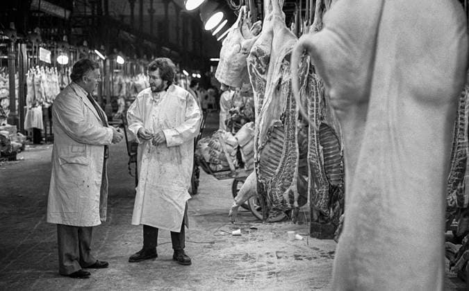 RECORD DATE NOT STATED Smithfield Meat Market, City of London, January 1980. Wholesale meat and poultry traders at work in Smithfield Meat Market, early morning. Copyright:xPeterxThompson HeritagexImagesxPeterxThompsonx IMAGO, ! ACHTUNG: AUFNAHMEDATUM GESCHÄTZT!  Copyright:PeterxThompson HeritagexImagesxPeterxThompsonx IMAGO