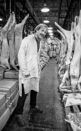 RECORD DATE NOT STATED Smithfield Meat Market, City of London, January 1980. Wholesale meat and poultry traders at work in Smithfield Meat Market, early morning. Copyright:xPeterxThompson HeritagexImagesxPeterxThompsonx IMAGO, ! ACHTUNG: AUFNAHMEDATUM GESCHÄTZT!  Copyright:PeterxThompson HeritagexImagesxPeterxThompsonx IMAGO