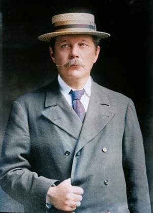 RECORD DATE NOT STATED Conan Doyle, 1913. Shows Scottish physician and writer Sir Arthur Conan Doyle (1859-1930). (Colorised black and white print). Copyright:xHeritagexArt HeritagexImagesxBainxNewsxService GeorgexGranthamxBainx IMAGO, ! ACHTUNG: AUFNAHMEDATUM GESCHÄTZT!  Copyright:HeritagexArt HeritagexImagesxBainxNewsxService GeorgexGranthamxBainx IMAGO