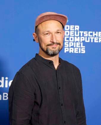 Alex Siedenbiedel beim Deutschen Computerspielpreis 2025.