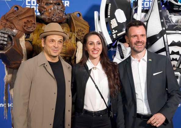 Kaya Yanar, Jasmin Gnu und Felix Falk beim Deutschen Computerspielpreis 2025.