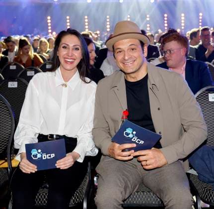 Jasmin Gnu und Kaya Yanar beim Deutschen Computerspielpreis 2025.