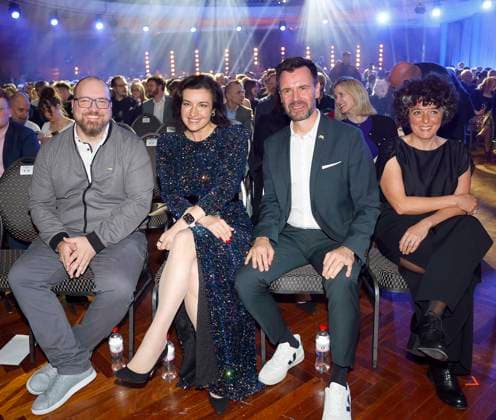 Lars Janssen, Dorothee Bär, Felix Falk und Sabiha Ghellal beim Deutschen Computerspielpreis 2025.