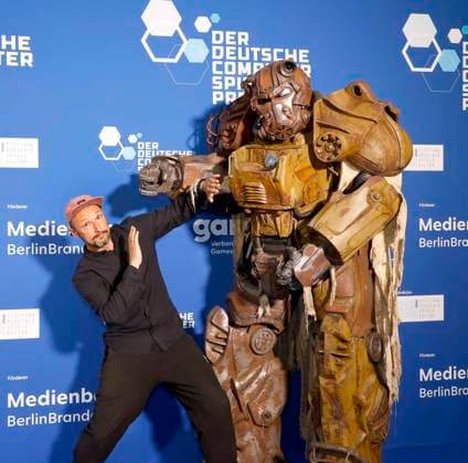 Alex Siedenbiedel beim Deutschen Computerspielpreis 2025.