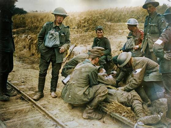 RECORD DATE NOT STATED Dressing wounds of British, 18 Aug 1918. Wounded British soldiers of the 9th Division being attended by Royal Army Medical Corps personnel after being brought in by German prisoners during action at the Outtersteene Ridge, Meteren, West Flanders, Belgium, August 18, 1918 during World War I. (Colorised black and white print). Copyright:xHeritagexArt HeritagexImagesxBainxNewsxServicex IMAGO, ! ACHTUNG: AUFNAHMEDATUM GESCHÄTZT!  Copyright:HeritagexArt HeritagexImagesxBainxNewsxServicex IMAGO