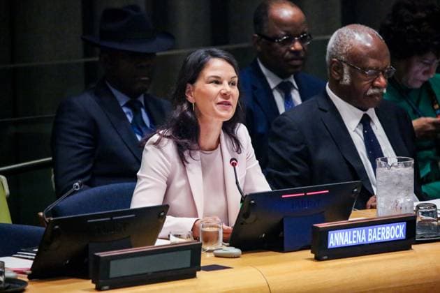 News Themen der Woche KW20 News Bilder des Tages UNO in New York, Annalena Baerbock designierte Präsidentin der UN-Vollversammlung May 15, 2025, New York, New York, USA: An informal interactive dialogue was held with ANNALENA BAERBOCK, Foreign Minister of Germany, in her capacity as candidate for President of the 80th Session of the United Nations General Assembly (UNGA80)..The session provided an opportunity for Member States to engage directly with the candidate. New York USA - ZUMAo116 20250515_znp_o116_001 Copyright: xBiancaxOterox