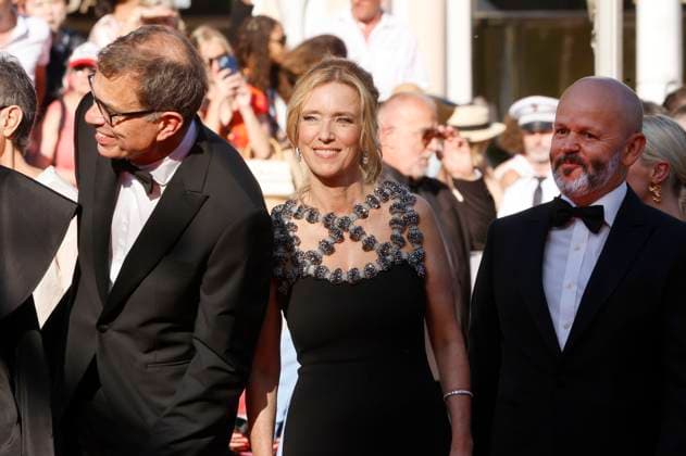 Dominik Moll, Lea Drucker und Gilles Marchand bei der Premiere des Kinofilms Dossier 137 Case 137 auf dem Festival de Cannes 2025 78. Internationale Filmfestspiele von Cannes im Palais des Festivals. Cannes, 15.05.2025