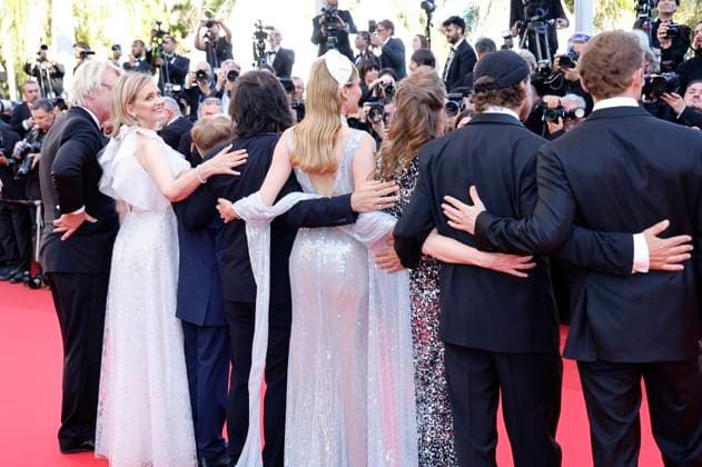 Team und Cast von Amrum : Detlev Buck, Laura Tonke, Jasper Billerbeck, Fatih Akin, Diane Kruger, Lisa Hagmeister, Lars Jessen und Matthias Schweighöfer bei der Premiere des Kinofilms Dossier 137 Case 137 auf dem Festival de Cannes 2025 78. Internationale Filmfestspiele von Cannes im Palais des Festivals. Cannes, 15.05.2025