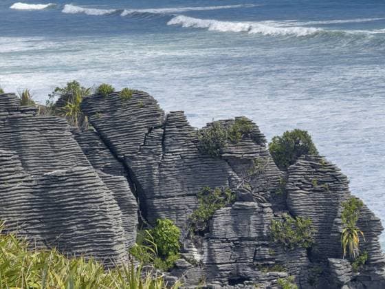 Creative Highlights World Pancake Rocks im Paparoa National Park, Südinsel, Neuseeland, Ozeanien Pancake Rocks in Paparoa National Park, South Island, New Zealand, Oceania Copyright: imageBROKER ThomasxLammeyer ibxtlf13594405.jpg