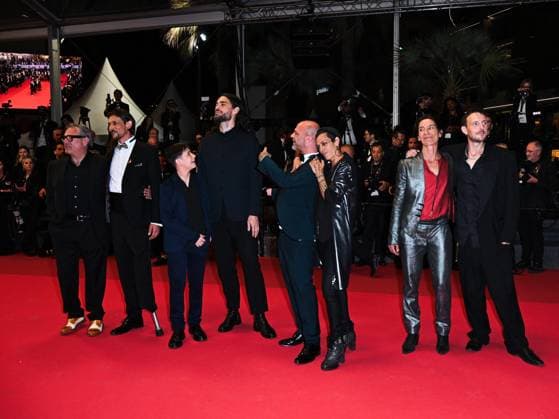 Cannes, 78th Cannes Film Festival 2025 - night 3 - red carpet of the film Sirat Cannes, 78th Cannes Film Festival 2025 - evening 3 - red carpet of the film Sirat - In the photo: Stefania Gadda, a guest, Richard Bellamy, Jade Oukid, Bruno Núnez, Óliver Laxe, Sergi Lopez and Tonin Janvier cannes France  Copyright: xIPA ABACAx