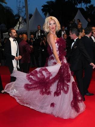 Cannes, Cannes, France: Cannes, 78th Cannes Film Festival 2025 - evening 3 - red carpet of the film Sirat - In the photo: Victoria Silvstedt Cannes France  - ZUMAp169 20250515_zea_p169_1440 Copyright: xSimonexComix