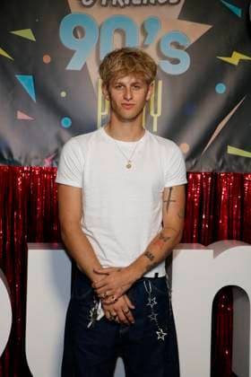 Theo Carow beim Photocall zur Premiere der ersten Staffel der JOYN Serie Messiah Superstar im Bi Nuu Berlin am 15. Mai 2025