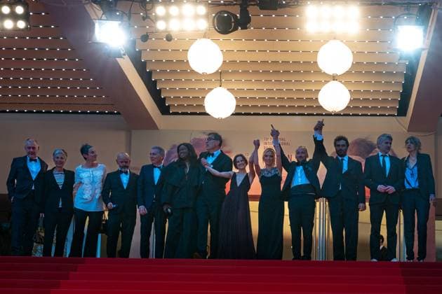 78eme Festival International du Film de Cannes Montée des marches du film Sirat Festival de Cannes 2025 Red carpet Sirat 444325 2025 05 15 Cannes France Drucker, Léa Moll, Dominik Marchand, Gilles Campagne, Valentin Costa Marini, Theo Machado Graner, Solan Malanda, Guslagie Merhar, Stanislas Peronnet, Come Riu, Mathilde Roehrich, Mathilde Turnbull, Jonathan  Copyright: xEstellexCarlierx xStarfacex STAR_444325_019