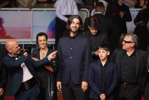 J Montée des marches du film Sirat lors du 78ème Festival International du Film de Cannes Richard Bellamy, Jade Oukid, Óliver Laxe, Bruno Núnez, Sergi Lopez Montée des marches du film Sirat lors du 78ème Festival International du Film de Cannes, au Palais des Festivals à Cannes On may 15th 2025 Jacovides Moreau Bestimage Red carpet for the movie Sirat during the 78th Cannes International Film Festival at the Palais des Festivals in Cannes, France On may 15th 2025 Cannes France  Copyright: xJACOVIDES-MOREAUx xBESTIMAGExJACOVIDES-MOREAUx xBESTIMAGEx