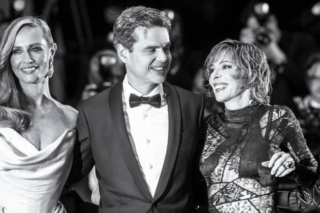 78eme Festival International du Film de Cannes Montée des marches du film Dalloway 78th International du Film de Cannes Red carpet with cast of Dalloway movie 444331 2025 05 15 France Farmer, Mylène Gozlan, Yann De France, Cécile  Copyright: xEstellexCarlierx xStarfacex STAR_444331_004