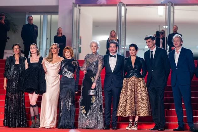 78eme Festival International du Film de Cannes Montée des marches du film Dalloway 78th International du Film de Cannes Red carpet with cast of Dalloway movie 444331 2025 05 15 France Farmer, Mylène Gozlan, Yann De France, Cécile Mouglalis, Anna Mavor, Freya de Rosnay, Tatiana  Copyright: xEstellexCarlierx xStarfacex STAR_444331_021