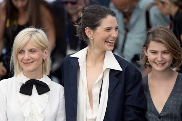 The Wonderers , Photocall in Cannes, 15.05.2025 Cannes, Frankreich - 15.5.2024: MŽlanie Laurent, JosŽphine Japy und Sarah Pachoud während des Photocall zu QUI BRILLE AU COMBAT (THE WONDERERS) während der 78. Internationalen Filmfestspiele von Cannes. Die Filmfestspiele finden vom 13. bis 24. Mai 2025 statt. Cannes Palais des Festivals et des Cong Frankreich Copyright: xChristianxEnderx