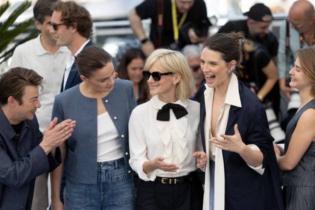 The Wonderers , Photocall in Cannes, 15.05.2025 Cannes, Frankreich - 15.5.2024: FŽlix Kysyl, Angelina Woreth, MŽlanie Laurent, JosŽphine Japy, JosŽphine Japy und Sarah Pachoud während des Photocall zu QUI BRILLE AU COMBAT (THE WONDERERS) während der 78. Internationalen Filmfestspiele von Cannes. Die Filmfestspiele finden vom 13. bis 24. Mai 2025 statt. Cannes Palais des Festivals et des Cong Frankreich Copyright: xChristianxEnderx