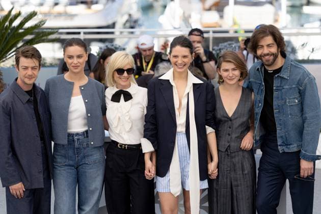 The Wonderers , Photocall in Cannes, 15.05.2025 Cannes, Frankreich - 15.5.2024: FŽlix Kysyl, Angelina Woreth, MŽlanie Laurent, JosŽphine Japy, Sarah Pachoud und Pierre-Yves Cardinal während des Photocall zu QUI BRILLE AU COMBAT (THE WONDERERS) während der 78. Internationalen Filmfestspiele von Cannes. Die Filmfestspiele finden vom 13. bis 24. Mai 2025 statt. Cannes Palais des Festivals et des Cong Frankreich Copyright: xChristianxEnderx