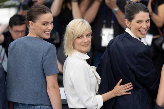 The Wonderers , Photocall in Cannes, 15.05.2025 Cannes, Frankreich - 15.5.2024: Angelina Woreth, MŽlanie Laurent und JosŽphine Japy während des Photocall zu QUI BRILLE AU COMBAT (THE WONDERERS) während der 78. Internationalen Filmfestspiele von Cannes. Die Filmfestspiele finden vom 13. bis 24. Mai 2025 statt. Cannes Palais des Festivals et des Cong Frankreich Copyright: xChristianxEnderx