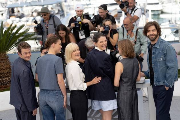 The Wonderers , Photocall in Cannes, 15.05.2025 Cannes, Frankreich - 15.5.2024: FŽlix Kysyl, Angelina Woreth, MŽlanie Laurent, JosŽphine Japy und Pierre-Yves Cardinal während des Photocall zu QUI BRILLE AU COMBAT (THE WONDERERS) während der 78. Internationalen Filmfestspiele von Cannes. Die Filmfestspiele finden vom 13. bis 24. Mai 2025 statt. Cannes Palais des Festivals et des Cong Frankreich Copyright: xChristianxEnderx