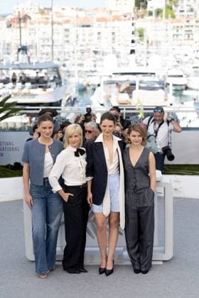 The Wonderers , Photocall in Cannes, 15.05.2025 Cannes, Frankreich - 15.5.2024: Angelina Woreth, MŽlanie Laurent, JosŽphine Japy, Sarah Pachoud während des Photocall zu QUI BRILLE AU COMBAT (THE WONDERERS) während der 78. Internationalen Filmfestspiele von Cannes. Die Filmfestspiele finden vom 13. bis 24. Mai 2025 statt. Cannes Palais des Festivals et des Cong Frankreich Copyright: xChristianxEnderx
