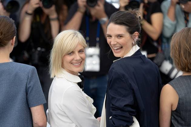 The Wonderers , Photocall in Cannes, 15.05.2025 Cannes, Frankreich - 15.5.2024: MŽlanie Laurent und JosŽphine Japy während des Photocall zu QUI BRILLE AU COMBAT (THE WONDERERS) während der 78. Internationalen Filmfestspiele von Cannes. Die Filmfestspiele finden vom 13. bis 24. Mai 2025 statt. Cannes Palais des Festivals et des Cong Frankreich Copyright: xChristianxEnderx
