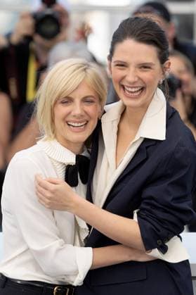 The Wonderers , Photocall in Cannes, 15.05.2025 Cannes, Frankreich - 15.5.2024: MŽlanie Laurent und JosŽphine Japy während des Photocall zu QUI BRILLE AU COMBAT (THE WONDERERS) während der 78. Internationalen Filmfestspiele von Cannes. Die Filmfestspiele finden vom 13. bis 24. Mai 2025 statt. Cannes Palais des Festivals et des Cong Frankreich Copyright: xChristianxEnderx