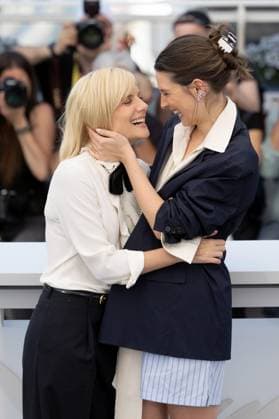 The Wonderers , Photocall in Cannes, 15.05.2025 Cannes, Frankreich - 15.5.2024: MŽlanie Laurent und JosŽphine Japy während des Photocall zu QUI BRILLE AU COMBAT (THE WONDERERS) während der 78. Internationalen Filmfestspiele von Cannes. Die Filmfestspiele finden vom 13. bis 24. Mai 2025 statt. Cannes Palais des Festivals et des Cong Frankreich Copyright: xChristianxEnderx