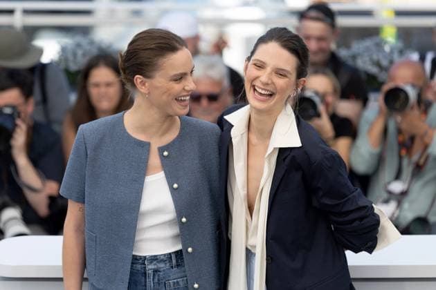 The Wonderers , Photocall in Cannes, 15.05.2025 Cannes, Frankreich - 15.5.2024: Angelina Woreth und JosŽphine Japy während des Photocall zu QUI BRILLE AU COMBAT (THE WONDERERS) während der 78. Internationalen Filmfestspiele von Cannes. Die Filmfestspiele finden vom 13. bis 24. Mai 2025 statt. Cannes Palais des Festivals et des Cong Frankreich Copyright: xChristianxEnderx
