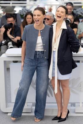 The Wonderers , Photocall in Cannes, 15.05.2025 Cannes, Frankreich - 15.5.2024: Angelina Woreth und JosŽphine Japy während des Photocall zu QUI BRILLE AU COMBAT (THE WONDERERS) während der 78. Internationalen Filmfestspiele von Cannes. Die Filmfestspiele finden vom 13. bis 24. Mai 2025 statt. Cannes Palais des Festivals et des Cong Frankreich Copyright: xChristianxEnderx