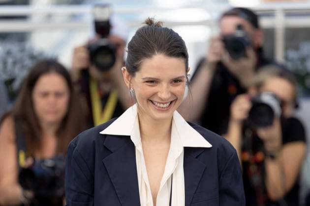 The Wonderers , Photocall in Cannes, 15.05.2025 Cannes, Frankreich - 15.5.2024: JosŽphine Japy während des Photocall zu QUI BRILLE AU COMBAT (THE WONDERERS) während der 78. Internationalen Filmfestspiele von Cannes. Die Filmfestspiele finden vom 13. bis 24. Mai 2025 statt. Cannes Palais des Festivals et des Cong Frankreich Copyright: xChristianxEnderx
