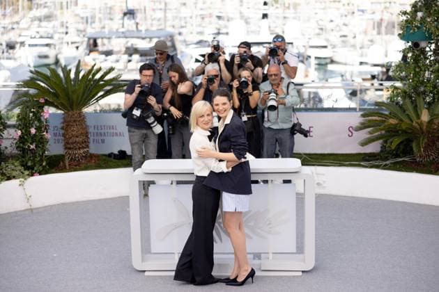 The Wonderers , Photocall in Cannes, 15.05.2025 Cannes, Frankreich - 15.5.2024: MŽlanie Laurent und JosŽphine Japy während des Photocall zu QUI BRILLE AU COMBAT (THE WONDERERS) während der 78. Internationalen Filmfestspiele von Cannes. Die Filmfestspiele finden vom 13. bis 24. Mai 2025 statt. Cannes Palais des Festivals et des Cong Frankreich Copyright: xChristianxEnderx