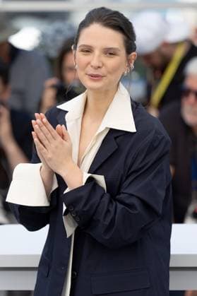 The Wonderers , Photocall in Cannes, 15.05.2025 Cannes, Frankreich - 15.5.2024: JosŽphine Japy während des Photocall zu QUI BRILLE AU COMBAT (THE WONDERERS) während der 78. Internationalen Filmfestspiele von Cannes. Die Filmfestspiele finden vom 13. bis 24. Mai 2025 statt. Cannes Palais des Festivals et des Cong Frankreich Copyright: xChristianxEnderx