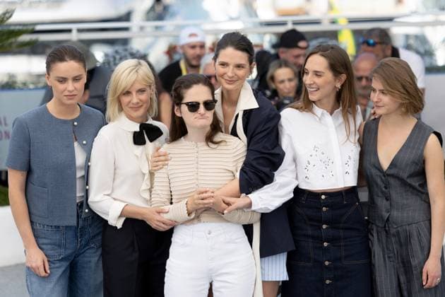 The Wonderers , Photocall in Cannes, 15.05.2025 Cannes, Frankreich - 15.5.2024: Angelina Woreth, MŽlanie Laurent, Sevan Kalayjian Everitt, Josephine Japy, Yinka Bokinni, Sarah Pachoud während des Photocall zu QUI BRILLE AU COMBAT (THE WONDERERS) während der 78. Internationalen Filmfestspiele von Cannes. Die Filmfestspiele finden vom 13. bis 24. Mai 2025 statt. Cannes Palais des Festivals et des Cong Frankreich Copyright: xChristianxEnderx