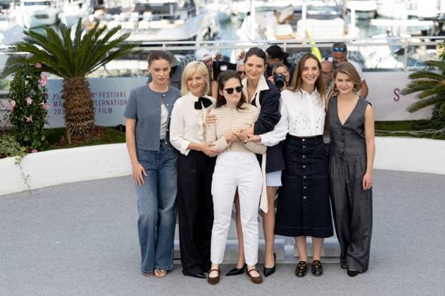 The Wonderers , Photocall in Cannes, 15.05.2025 Cannes, Frankreich - 15.5.2024: Angelina Woreth, MŽlanie Laurent, Sevan Kalayjian Everitt, Josephine Japy, Yinka Bokinni, Sarah Pachoud während des Photocall zu QUI BRILLE AU COMBAT (THE WONDERERS) während der 78. Internationalen Filmfestspiele von Cannes. Die Filmfestspiele finden vom 13. bis 24. Mai 2025 statt. Cannes Palais des Festivals et des Cong Frankreich Copyright: xChristianxEnderx