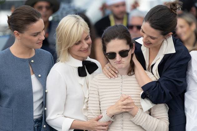 The Wonderers , Photocall in Cannes, 15.05.2025 Cannes, Frankreich - 15.5.2024: Angelina Woreth, MŽlanie Laurent, Sevan Kalayjian Everitt, Josephine Japy, Yinka Bokinni, Sarah Pachoud während des Photocall zu QUI BRILLE AU COMBAT (THE WONDERERS) während der 78. Internationalen Filmfestspiele von Cannes. Die Filmfestspiele finden vom 13. bis 24. Mai 2025 statt. Cannes Palais des Festivals et des Cong Frankreich Copyright: xChristianxEnderx