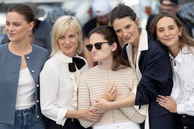 The Wonderers , Photocall in Cannes, 15.05.2025 Cannes, Frankreich - 15.5.2024: Angelina Woreth, MŽlanie Laurent, Sevan Kalayjian Everitt, Josephine Japy, Yinka Bokinni, Sarah Pachoud während des Photocall zu QUI BRILLE AU COMBAT (THE WONDERERS) während der 78. Internationalen Filmfestspiele von Cannes. Die Filmfestspiele finden vom 13. bis 24. Mai 2025 statt. Cannes Palais des Festivals et des Cong Frankreich Copyright: xChristianxEnderx
