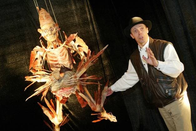 Body Worlds Exhibition BODY WORLDS Gunther von Hagens updates exhibition with 9 new plastinates at the Atlantis Gallery, Brick Lane Ref:20020712 London Great Britain Copyright: xJamesxMcCauley CapitalxPicturesx