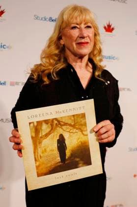 May 15, 2025, Calgary, Ab, Canada: Loreena McKennitt poses on the red carpet for the Canadian Music Hall of Fame ceremony in Calgary on Thursday, May 15, 2025. Calgary Canada  - ZUMAc35_ 20250515_zaf_c35_146 Copyright: xDavexChidleyx