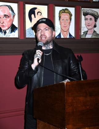 May 15, 2025, New York, Ny, United States: Jamie Lloyd introduces Nicole Scherzinger as she celebrates the legendary wall of caricatures at Sardi s in New York. May 15, 2025. New York United States - ZUMAp281 20250515_zea_p281_014 Copyright: xPhotoxImagexPressx