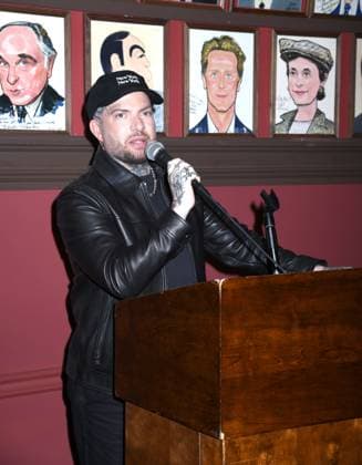 May 15, 2025, New York, Ny, United States: Jamie Lloyd introduces Nicole Scherzinger as she celebrates the legendary wall of caricatures at Sardi s in New York. May 15, 2025. New York United States - ZUMAp281 20250515_zea_p281_012 Copyright: xPhotoxImagexPressx