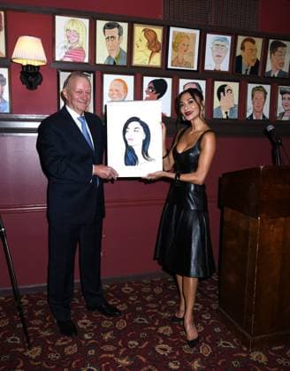 May 15, 2025, New York, Ny, United States: Max Klimavicius and Nicole Scherzinger pose together at the legendary wall of caricatures at Sardi s in New York. May 15, 2025. New York United States - ZUMAp281 20250515_zea_p281_022 Copyright: xPhotoxImagexPressx
