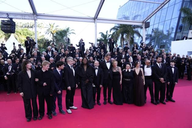 Foto IPP Daniele Cifala’ Cannes 15 05 2025 Dossier 137 (Case 137) Red Carpet - The 78th Annual Cannes Film Festival nella foto : Mathilde Riu, Côme Peronnet, Solàn Machado-Graner, Sandra Colombo, Dominik Moll, Mathilde Roehrich, Léa Drucker, Valentin Campagne and Theo Costa - Marini