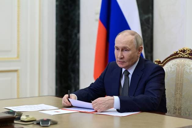News Themen der Woche KW20 News Bilder des Tages RUSSIA, MOSCOW - MAY 16, 2025: Russia s President Vladimir Putin holds a video conference meeting of the Russian Security Council at Moscow s Kremlin. Pavel Byrkin Russian Presidential Press and Information Office TASS  80689414