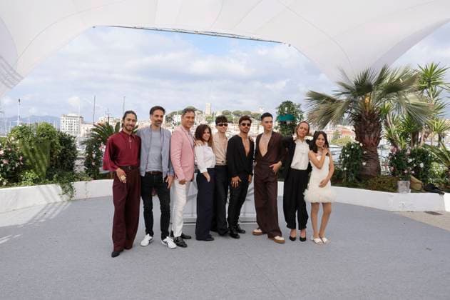 Francisco Diaz, Justin Pechberty, Giancarlo Nasi, Florencia Di Concilio, Pedro Munoz, Matias Catalan, Diego Cespedes, Paula Dinamarca und Tamara Cortes beim Photocall zum Kinofilm The Mysterious Gaze of the Flamingo La Misteriosa Mirada del Flamenco auf dem Festival de Cannes 2025 78. Internationale Filmfestspiele von Cannes am Palais des Festivals. Cannes, 156.05.2025