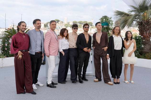 Francisco Diaz, Justin Pechberty, Giancarlo Nasi, Florencia Di Concilio, Pedro Munoz, Matias Catalan, Diego Cespedes, Paula Dinamarca und Tamara Cortes beim Photocall zum Kinofilm The Mysterious Gaze of the Flamingo La Misteriosa Mirada del Flamenco auf dem Festival de Cannes 2025 78. Internationale Filmfestspiele von Cannes am Palais des Festivals. Cannes, 156.05.2025