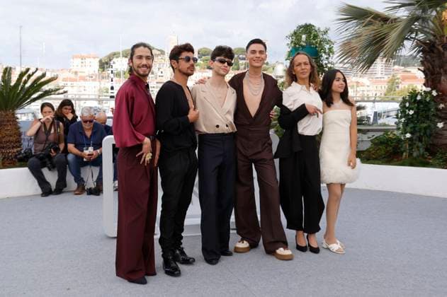 Francisco Diaz, Pedro Munoz, Diego Cespedes, Matias Catalan, Paula Dinamarca and Tamara Cortes beim Photocall zum Kinofilm The Mysterious Gaze of the Flamingo La Misteriosa Mirada del Flamenco auf dem Festival de Cannes 2025 78. Internationale Filmfestspiele von Cannes am Palais des Festivals. Cannes, 156.05.2025