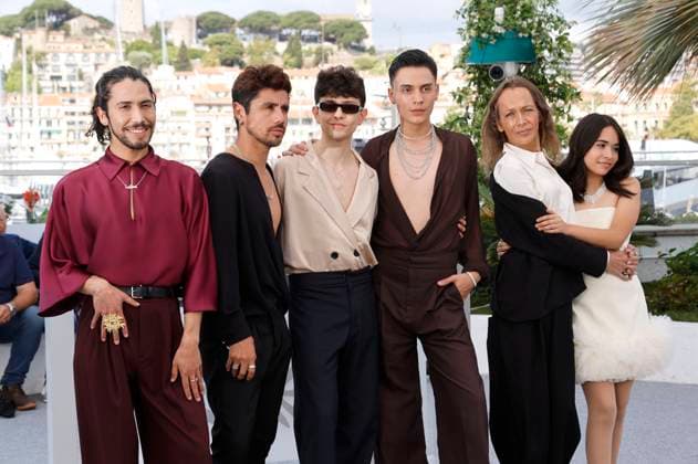 Francisco Diaz, Pedro Munoz, Diego Cespedes, Matias Catalan, Paula Dinamarca and Tamara Cortes beim Photocall zum Kinofilm The Mysterious Gaze of the Flamingo La Misteriosa Mirada del Flamenco auf dem Festival de Cannes 2025 78. Internationale Filmfestspiele von Cannes am Palais des Festivals. Cannes, 156.05.2025