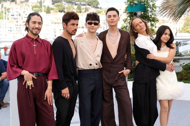Francisco Diaz, Pedro Munoz, Diego Cespedes, Matias Catalan, Paula Dinamarca and Tamara Cortes beim Photocall zum Kinofilm The Mysterious Gaze of the Flamingo La Misteriosa Mirada del Flamenco auf dem Festival de Cannes 2025 78. Internationale Filmfestspiele von Cannes am Palais des Festivals. Cannes, 156.05.2025